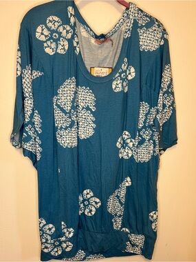 Juicy Couture Soft Pima Cotten Batik Teal Scoop Neck Top